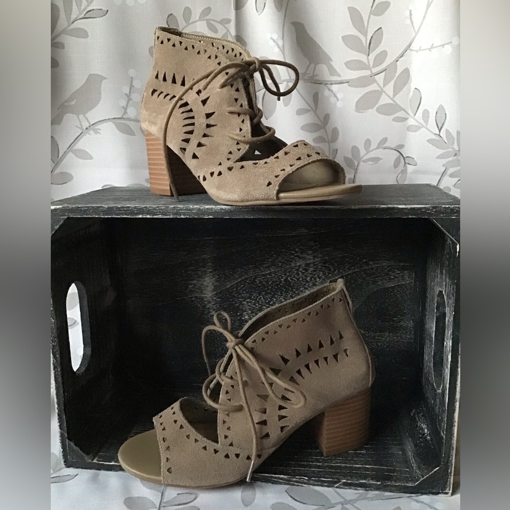 American Eagle Taupe Block Heel Bootie